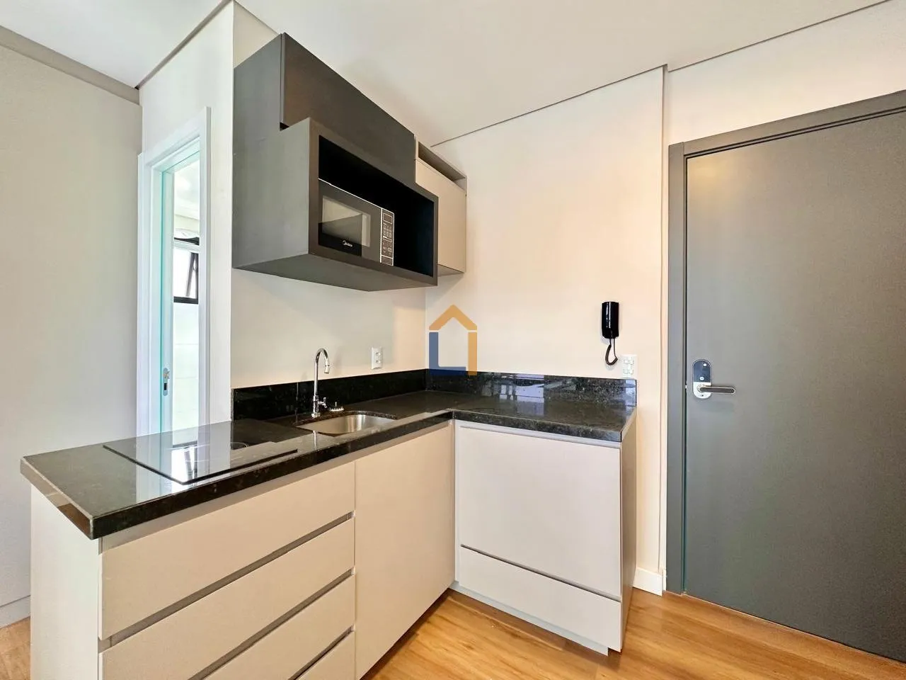 Furnished 26 m² apartment with a glass shower box — photo 15