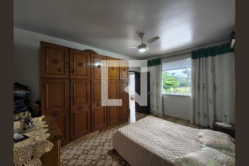 Furnished 240 m² house with 5 bedrooms and 5 bathrooms — photo 18