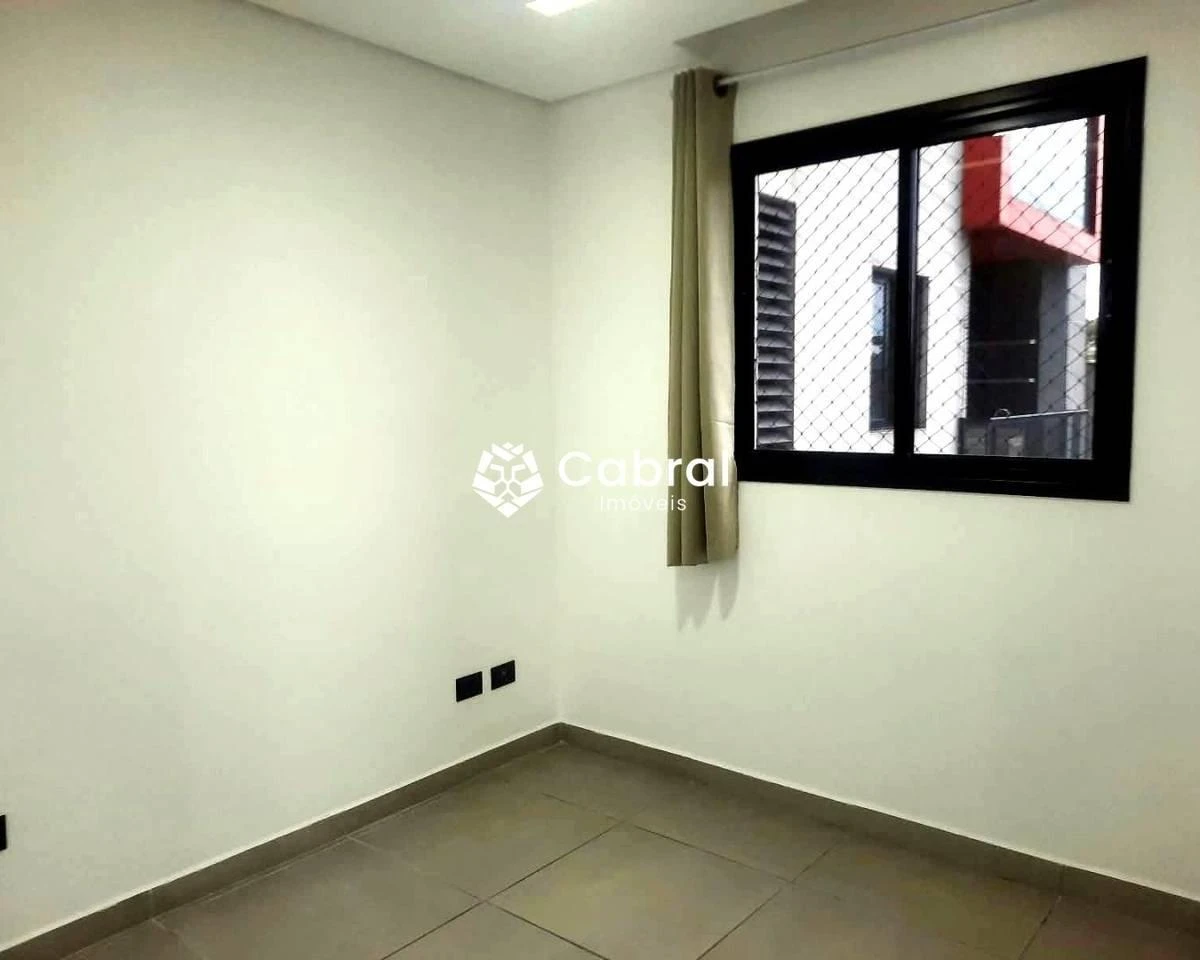 Balcony with a grill in a one-bedroom apartment, 35 m² — photo 13