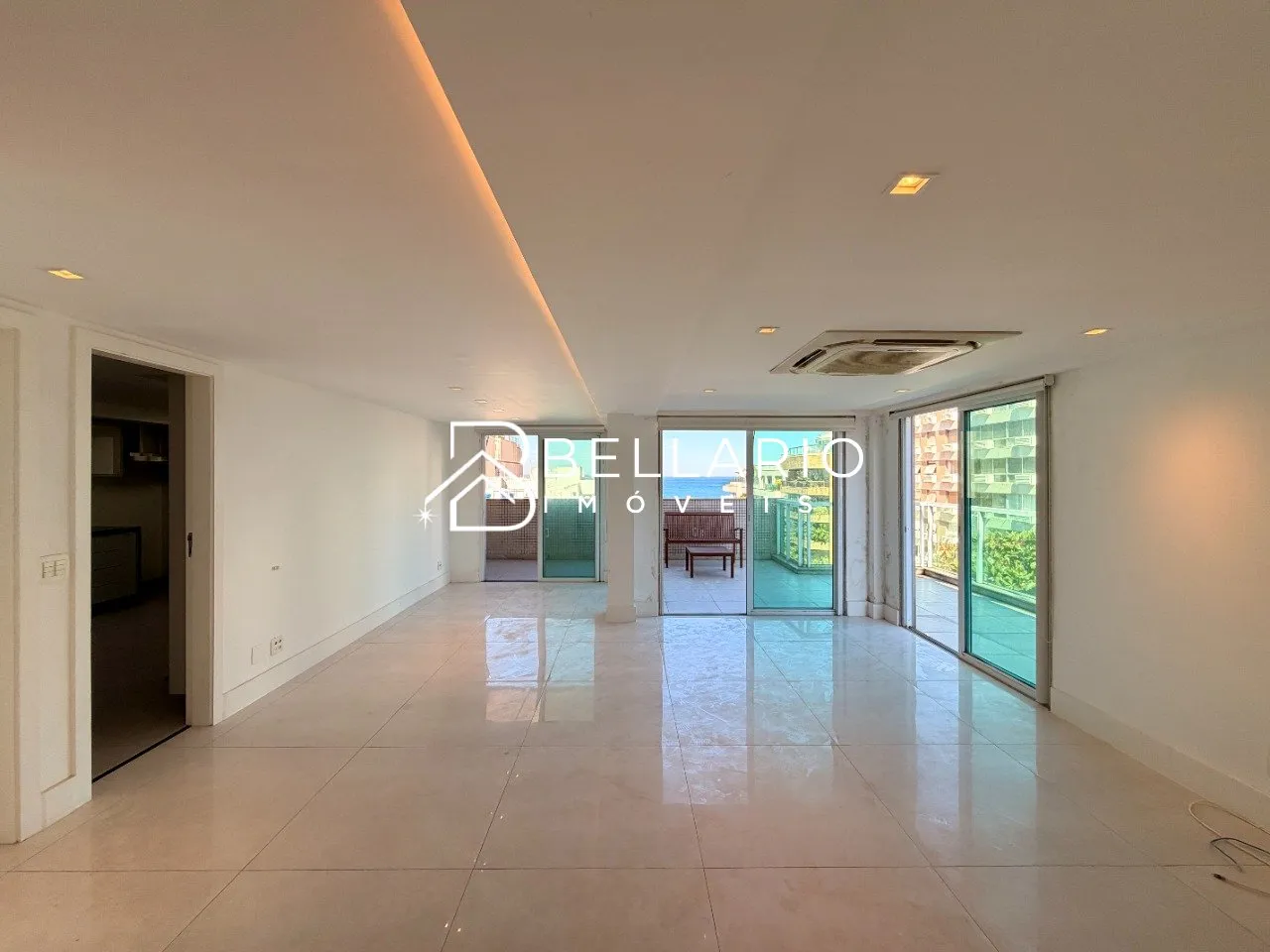 Unfurnished apartment with 3 bedrooms and 4 bathrooms — photo 8