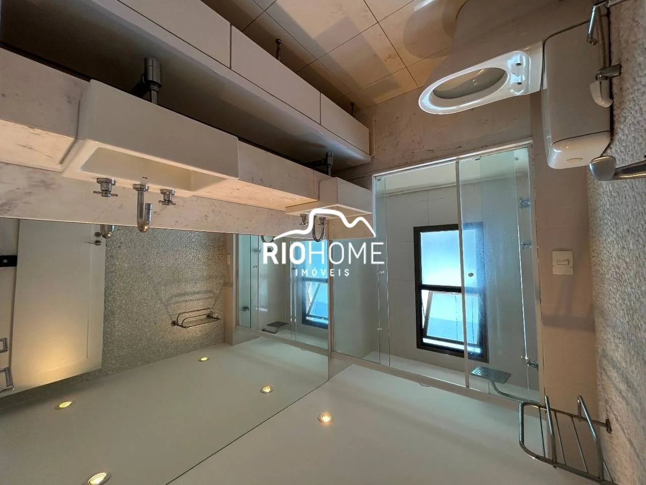 Apartment, 174 m², with a glass-enclosed balcony — photo 33
