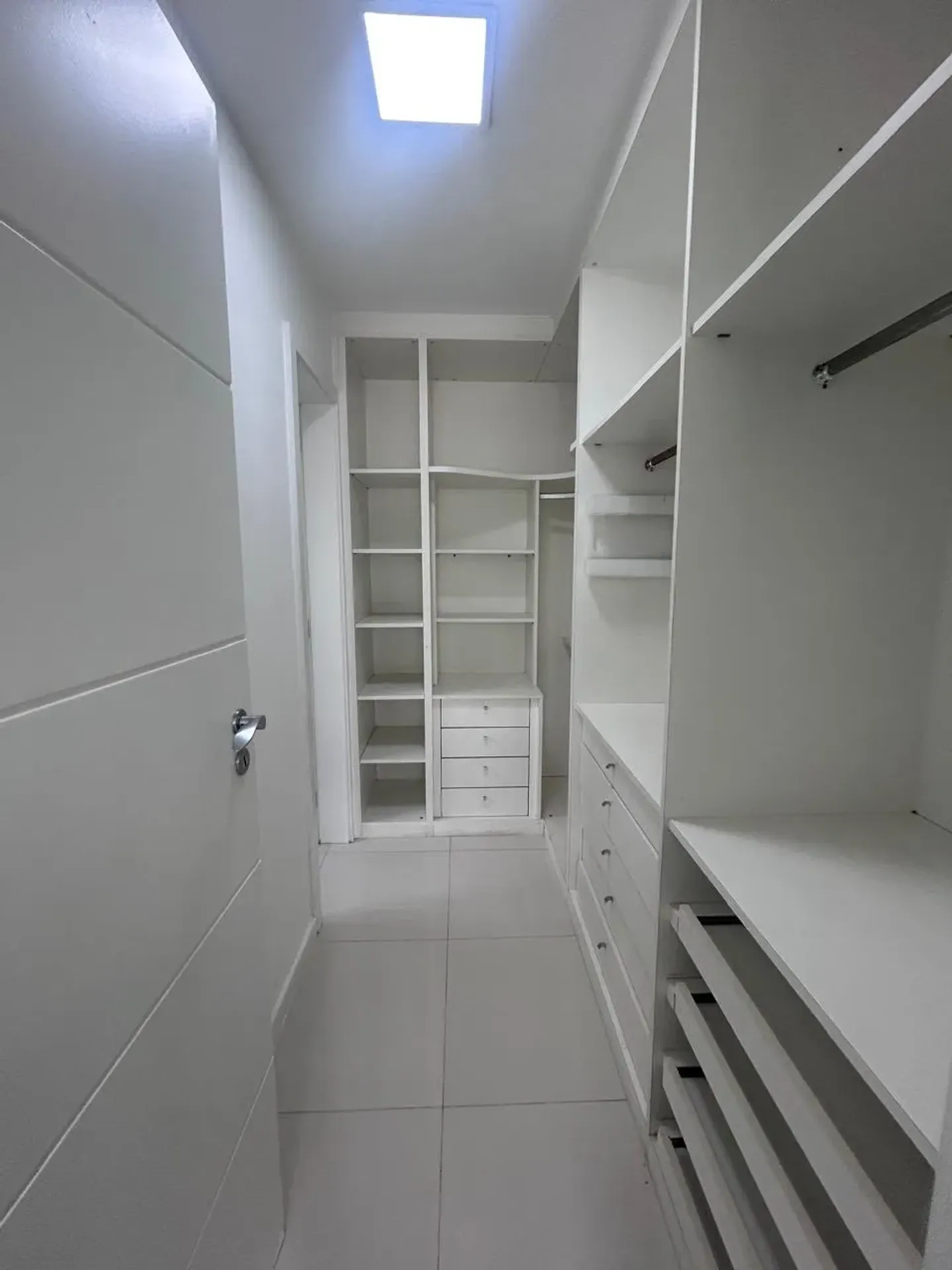 5-bedroom house with a walk-in closet in Rio de Janeiro — photo 18