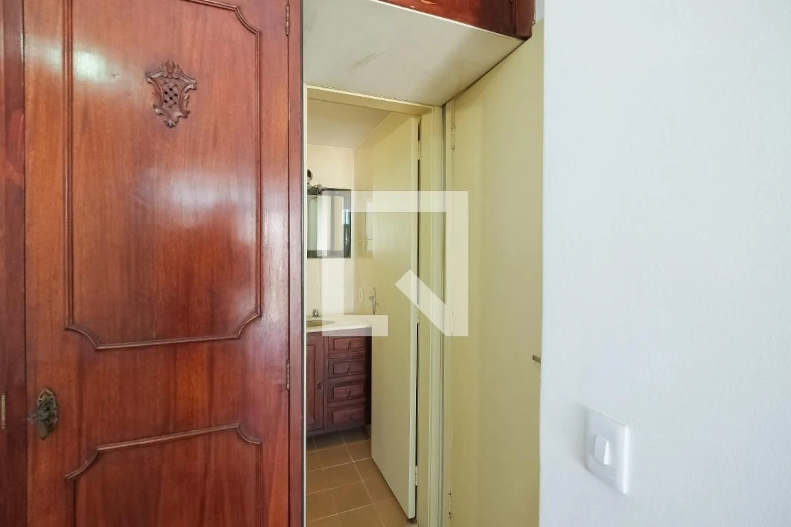 3-bedroom apartment with a mountain view in Rio de Janeiro — photo 53