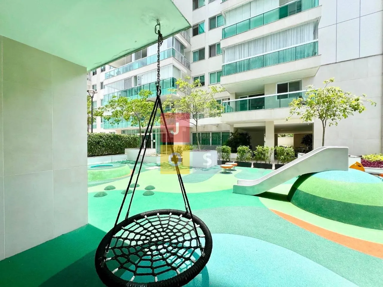Furnished 4-bedroom suite apartment with 156 m² — photo 112