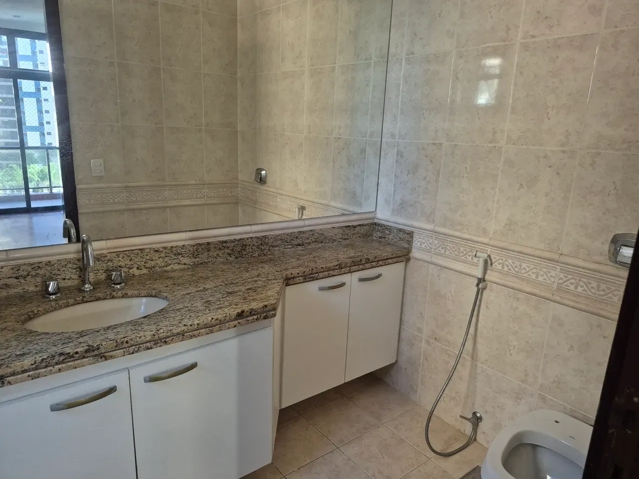 140 m² apartment with 3 bedrooms and an enclosed balcony — photo 8