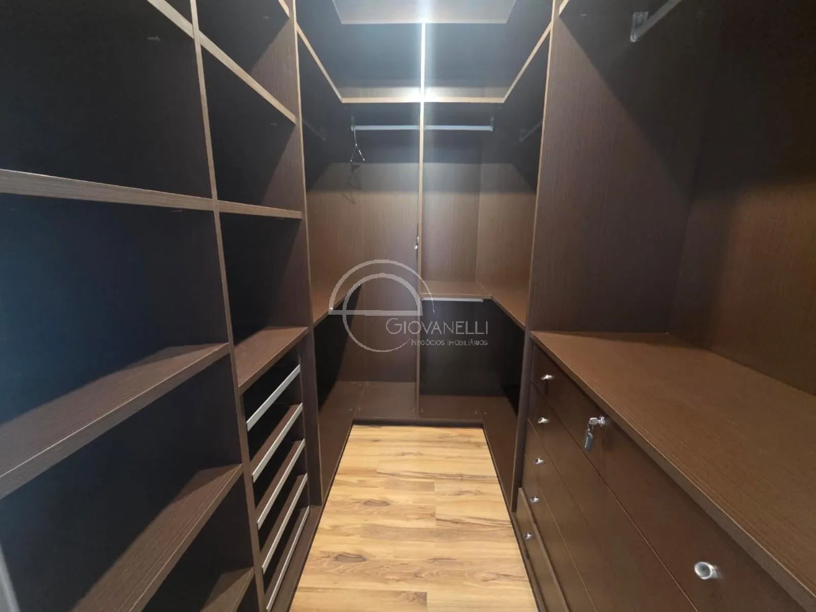 4-bedroom apartment with an enclosed gourmet balcony — photo 8