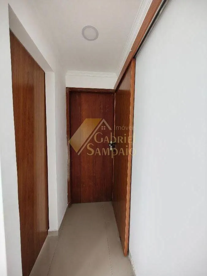 2-bedroom apartment in a building with a gym — photo 10