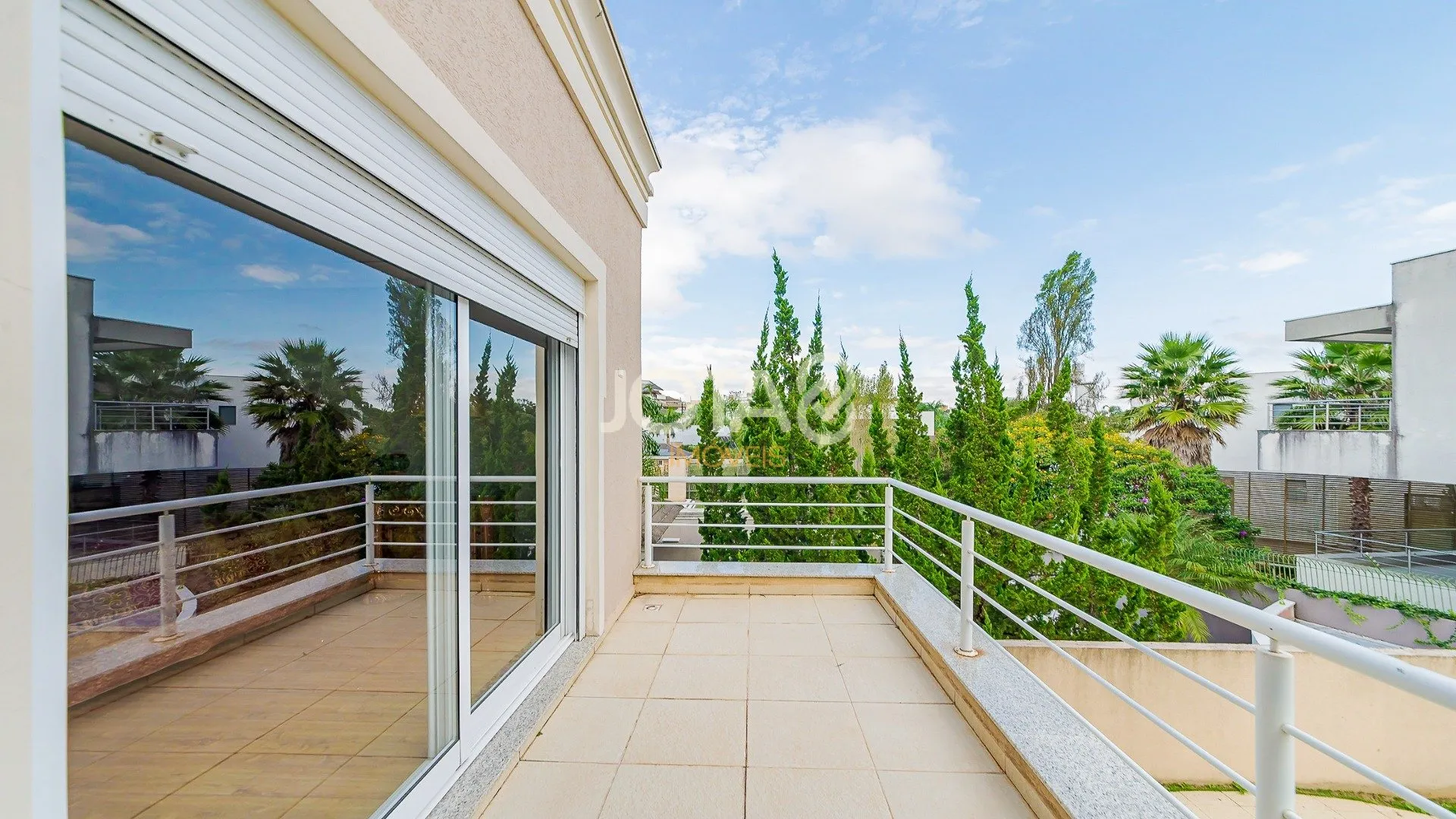 Furnished house with 5 bedrooms and 5 bathrooms — photo 24