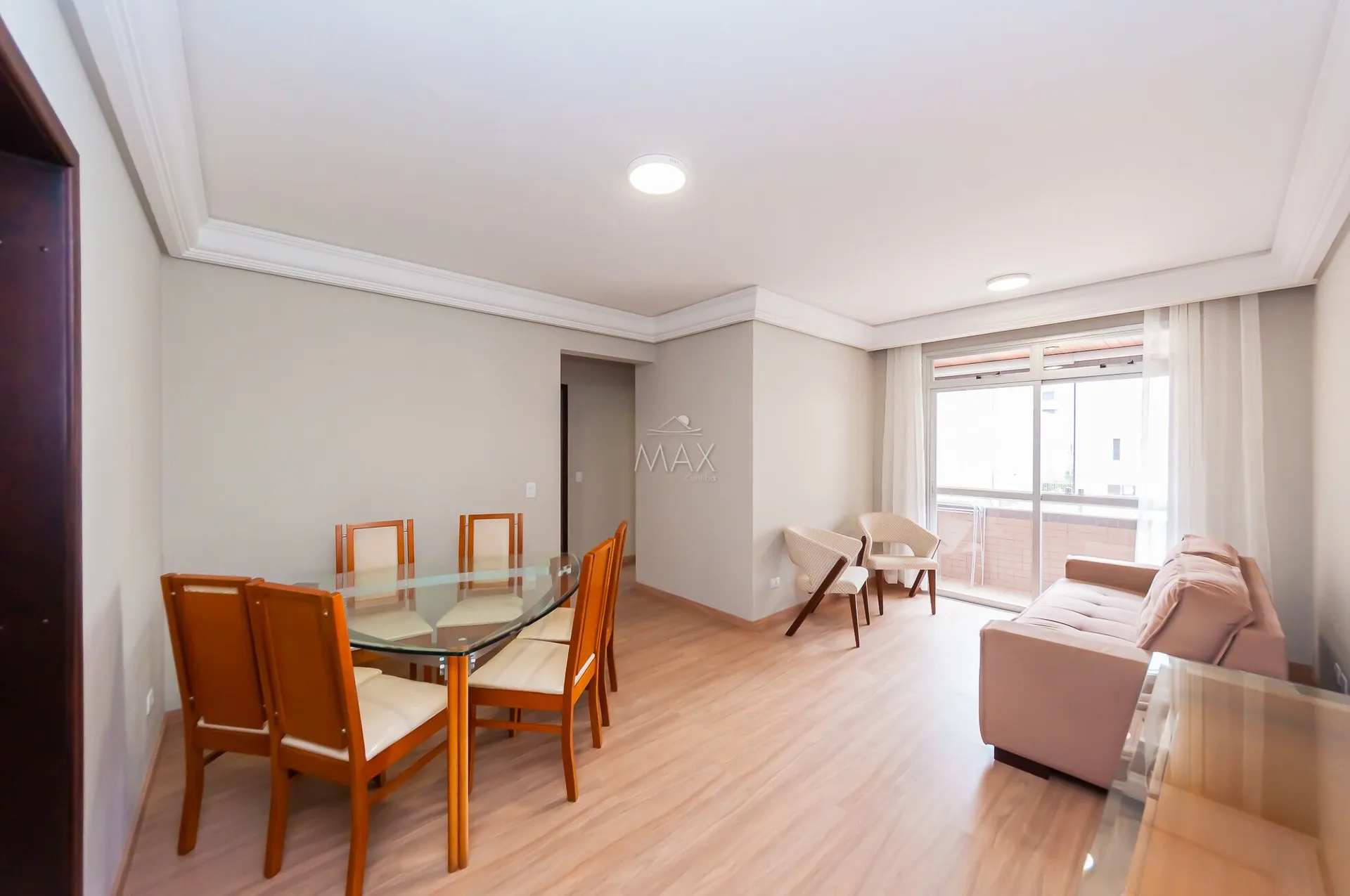 Furnished apartment, 89 m², with a glass-enclosed balcony