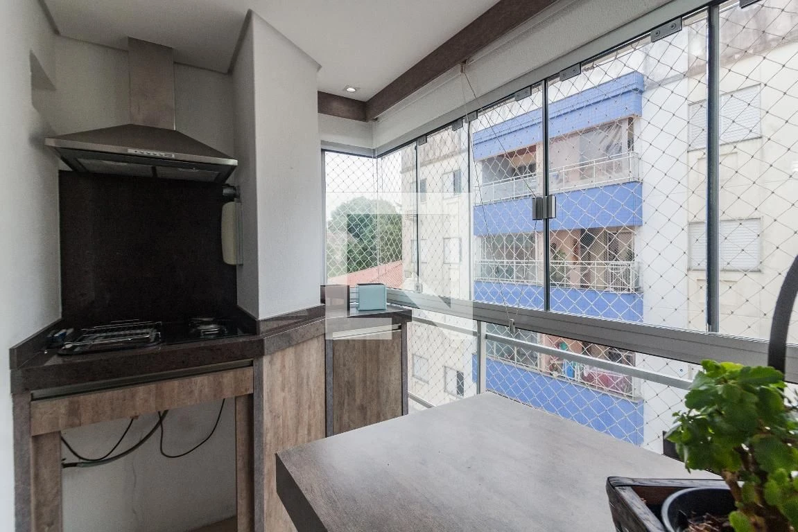 Furnished apartment, 77 m², with a glass-enclosed balcony — photo 4