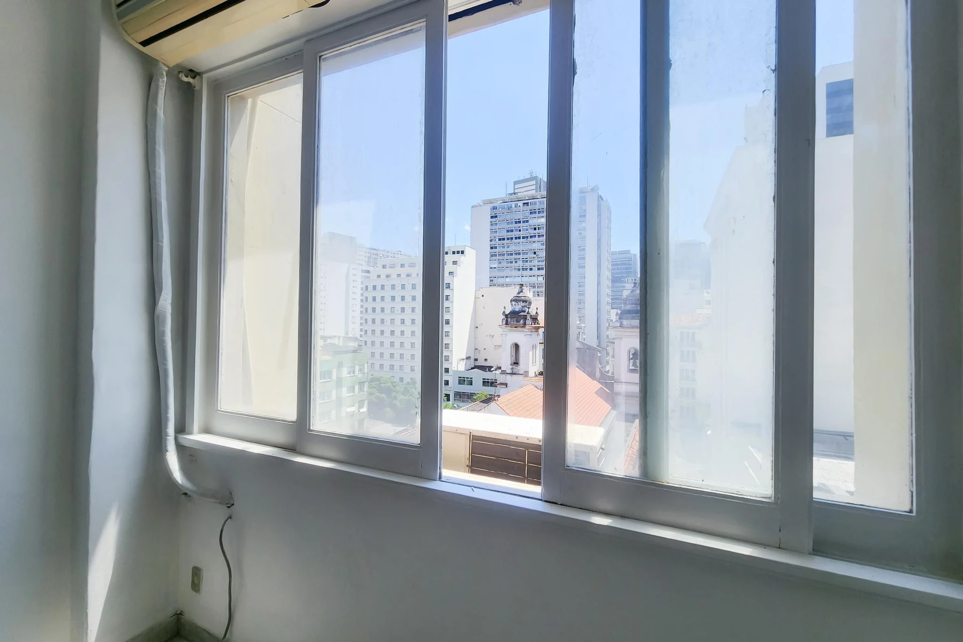 Studio for rent with 1 bedroom and air conditioning