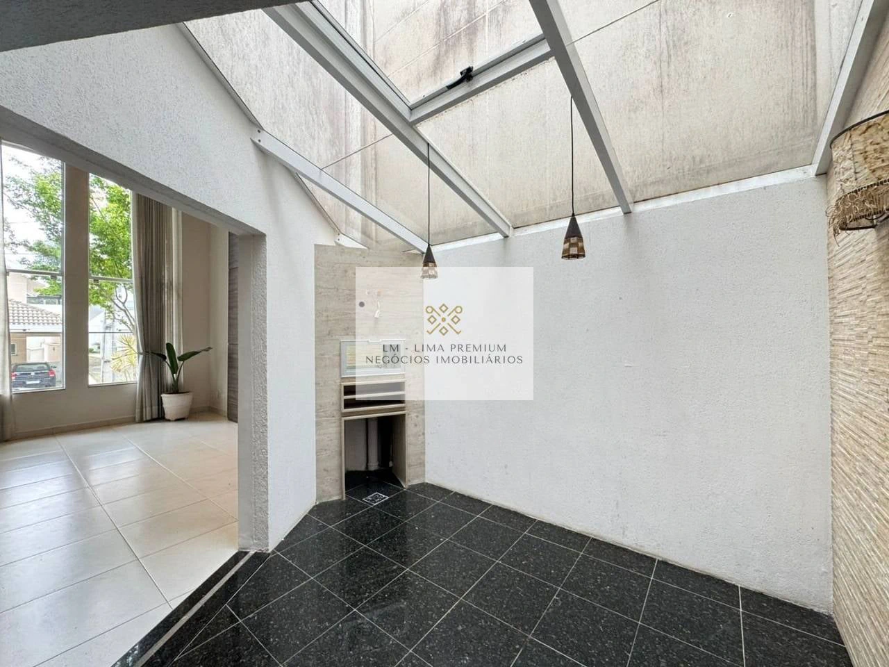 4-bedroom house with 320 m² and 4 parking spaces