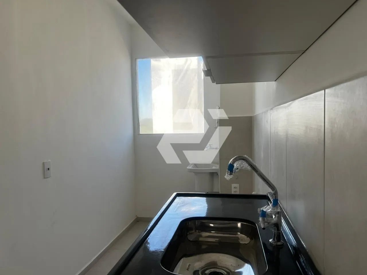 Unfurnished apartment with 2 bedrooms and a balcony — photo 16