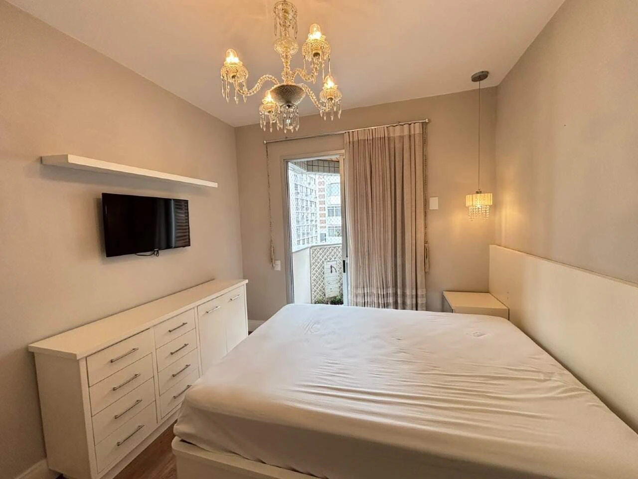 3-bedroom apartment in a building with a gym — photo 12