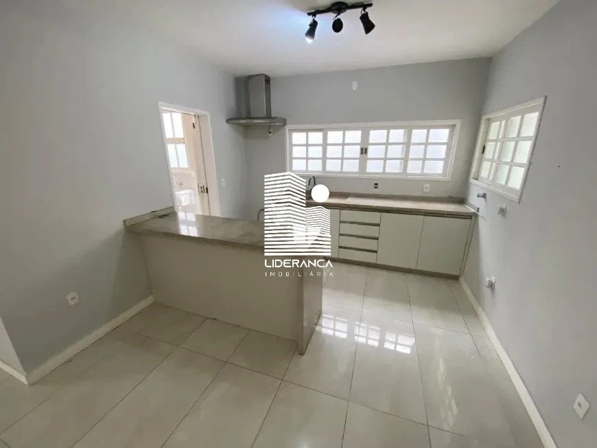 4-bedroom house with private garden and BBQ area — photo 2