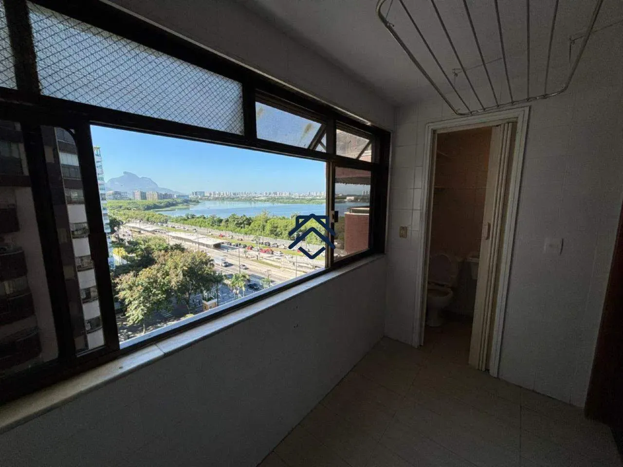 4-bedroom apartment with 2 enclosed balconies — photo 25