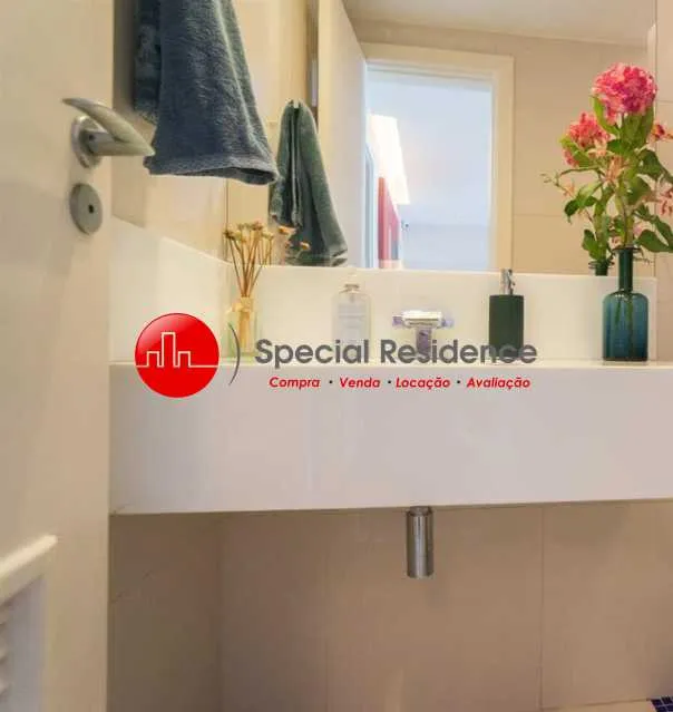 Furnished duplex-style cover with 4 bedrooms and 4 baths — photo 2