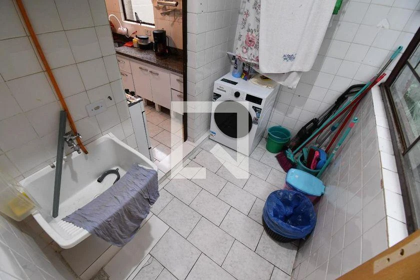 3-bedroom apartment with a bathtub in Curitiba — photo 17