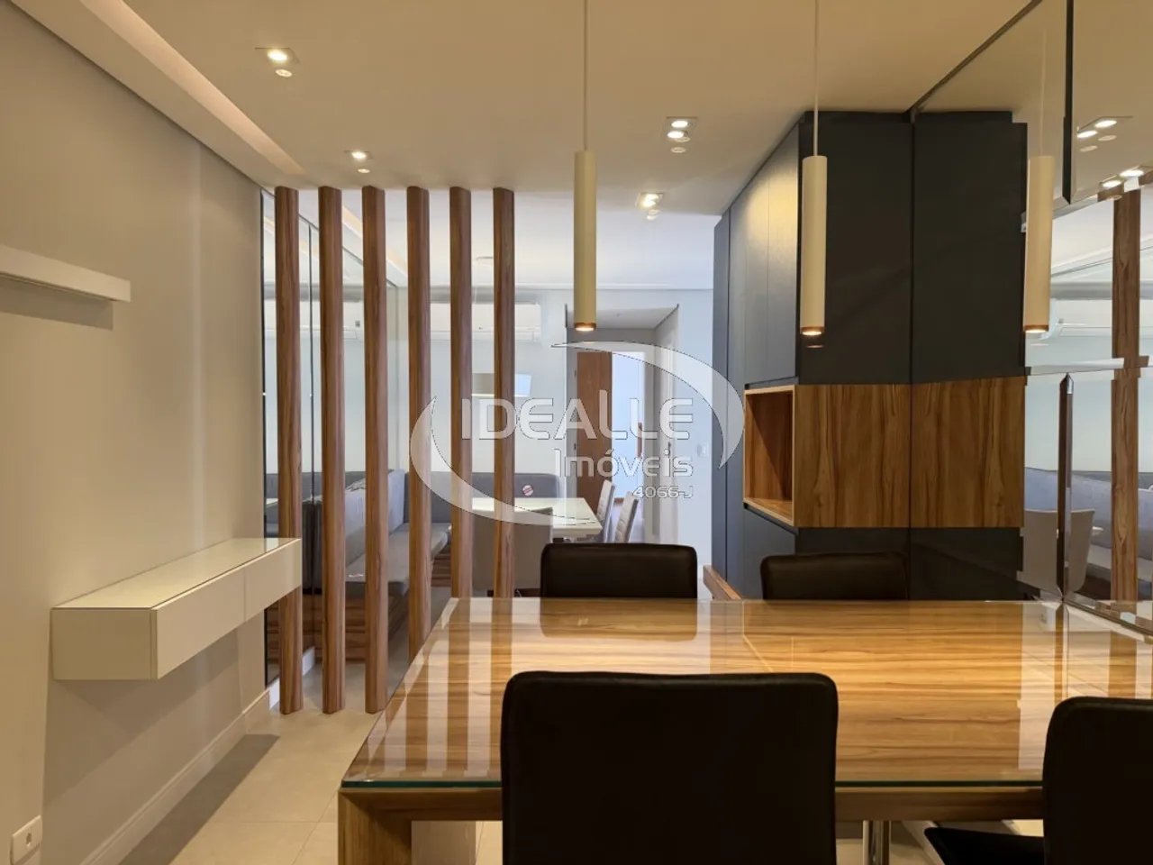 Apartment with 2 bedrooms and a glass-enclosed balcony — photo 8