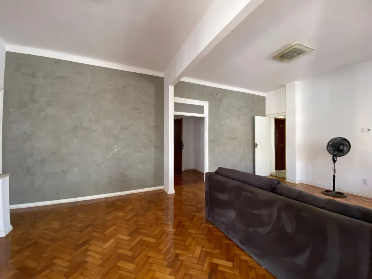 Walk-in closet in a 3-bedroom apartment, 153 m² — photo 4