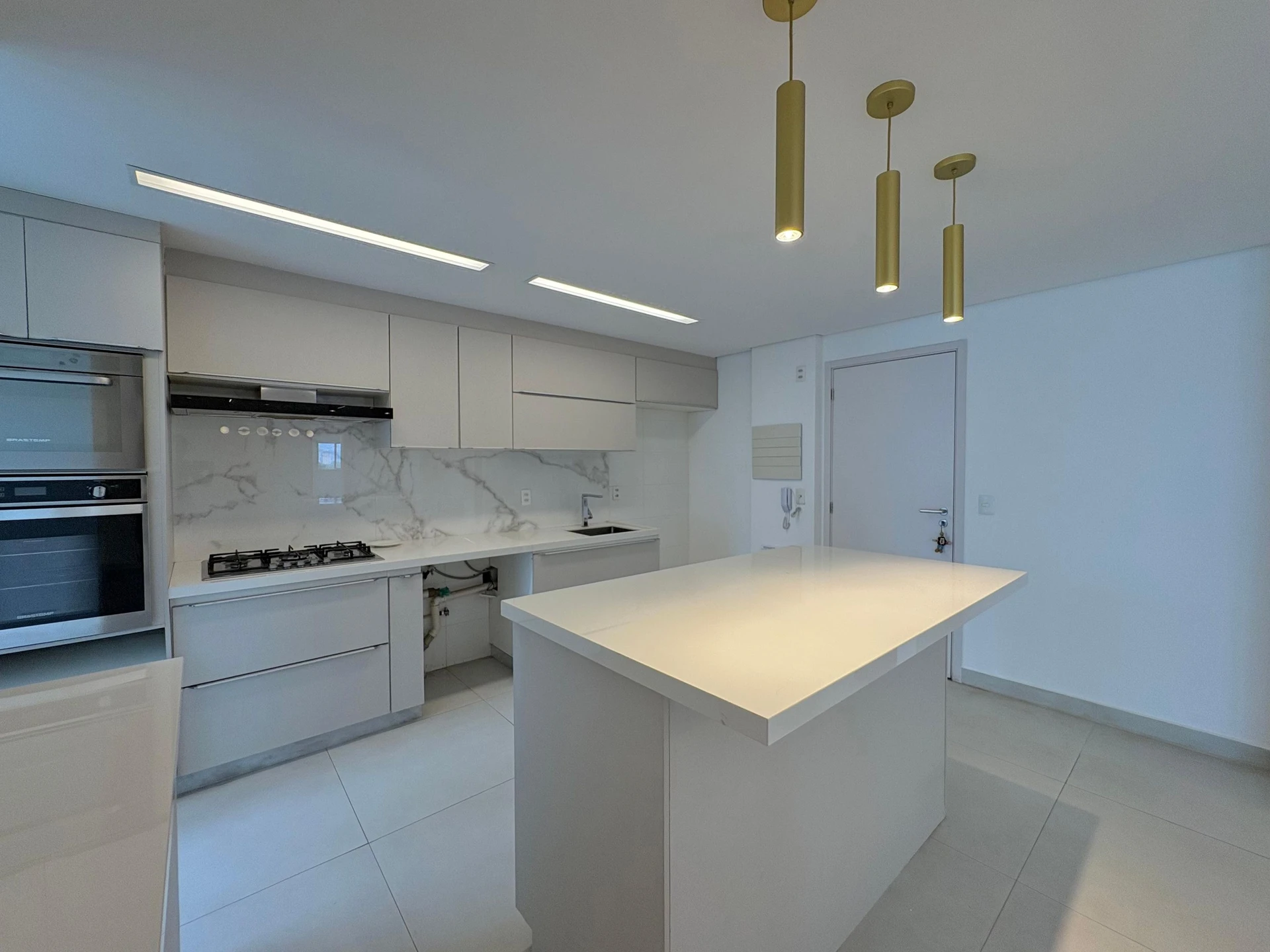 Apartment, 151 m², with a water view — photo 4