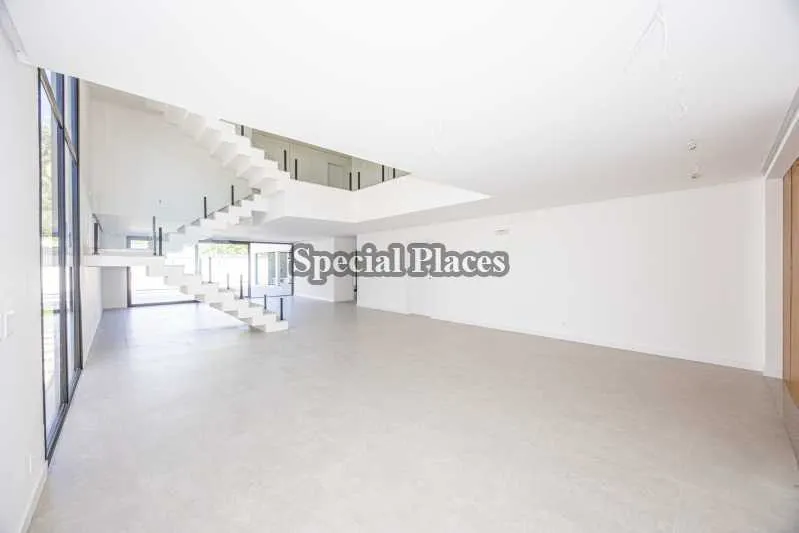 Casa com 5 quartos e 5 banheiros, com cozinha integrada — photo 3