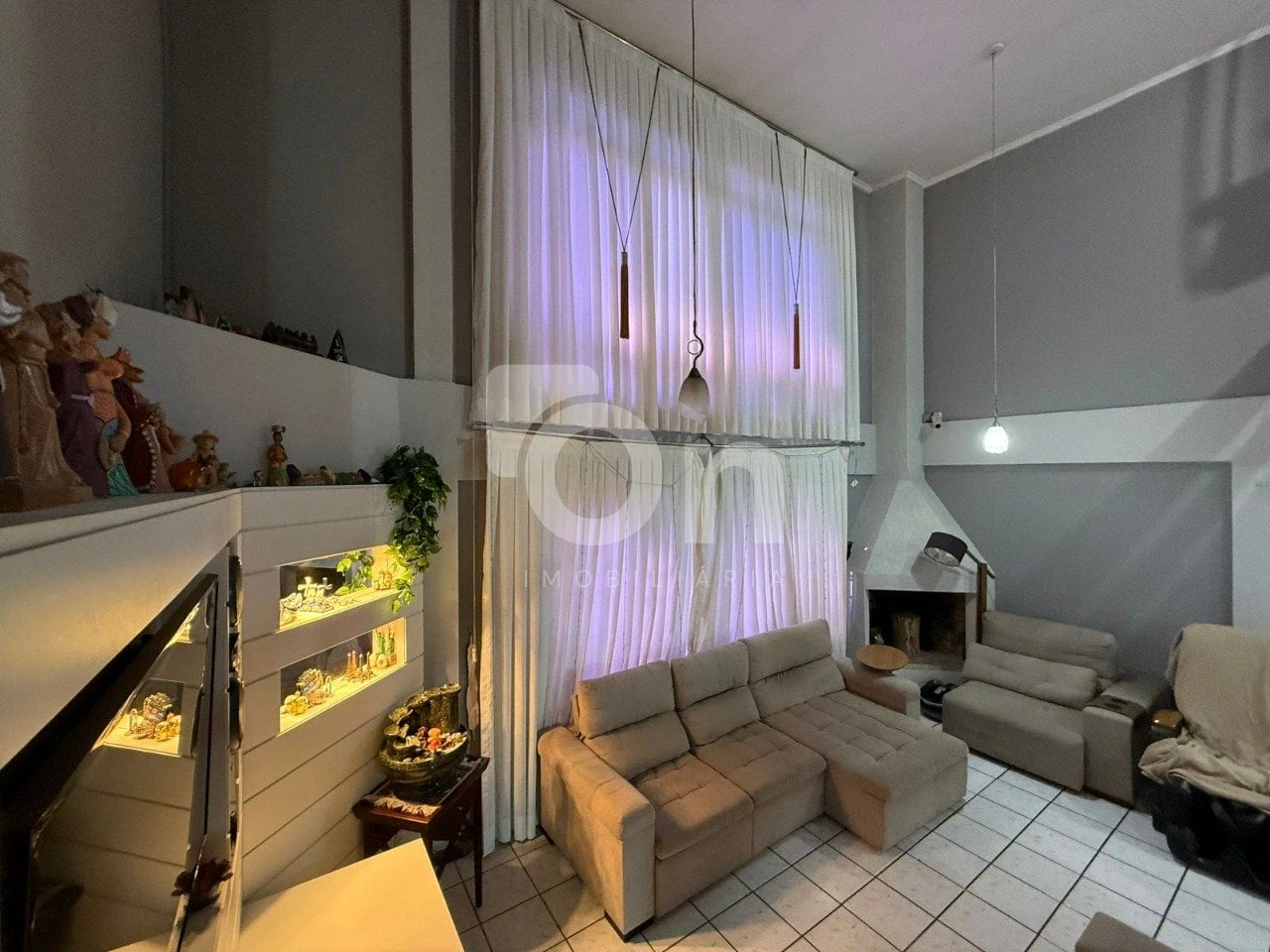 Floor-to-ceiling windows in a 5-bedroom house, 300 m² — photo 9