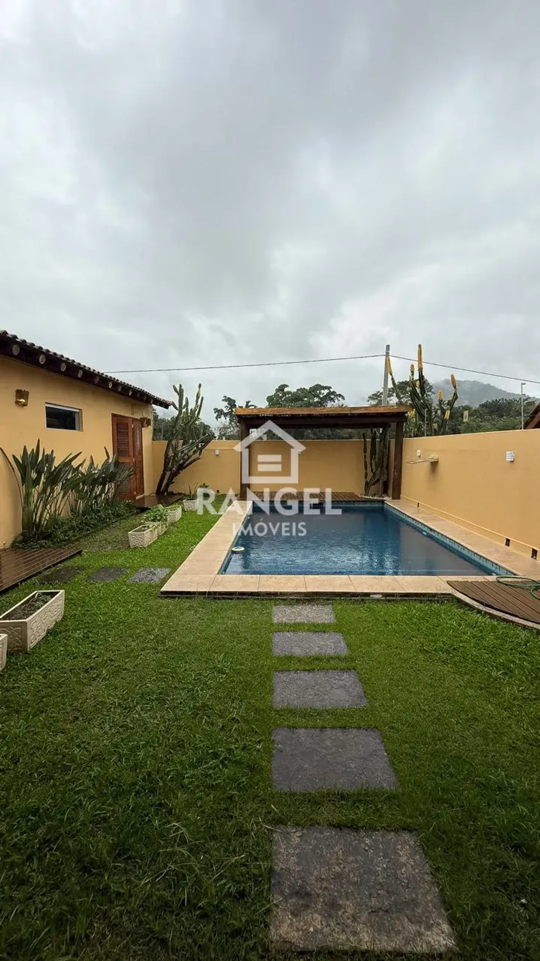 Furnished 360 m² apartment with 4 en-suite bedrooms