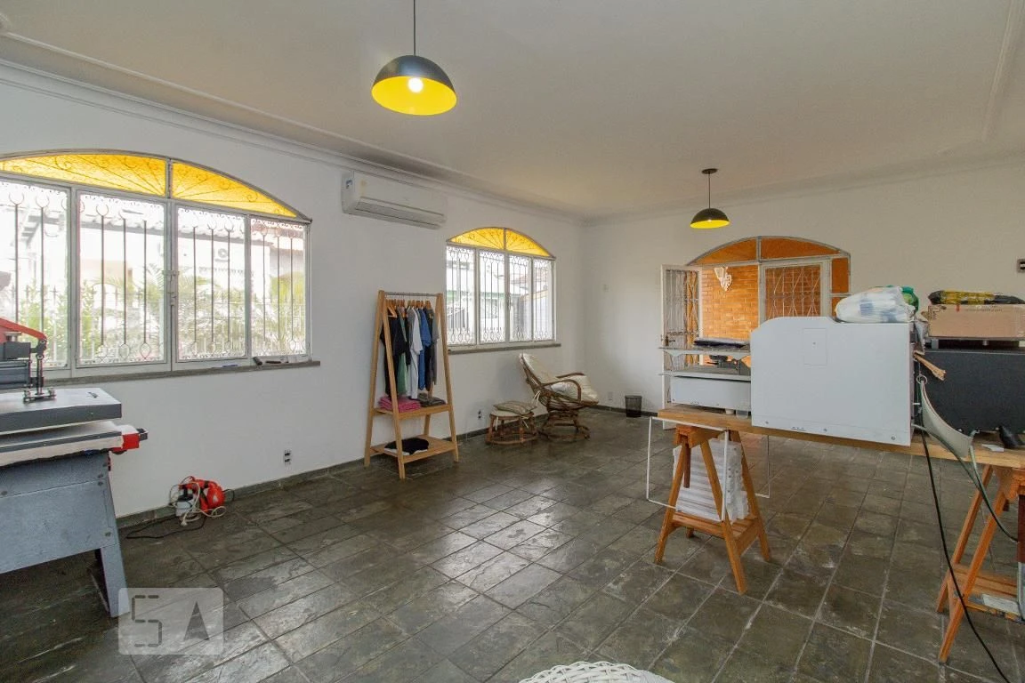 Rental house with 4 bedrooms and a private garden — photo 4