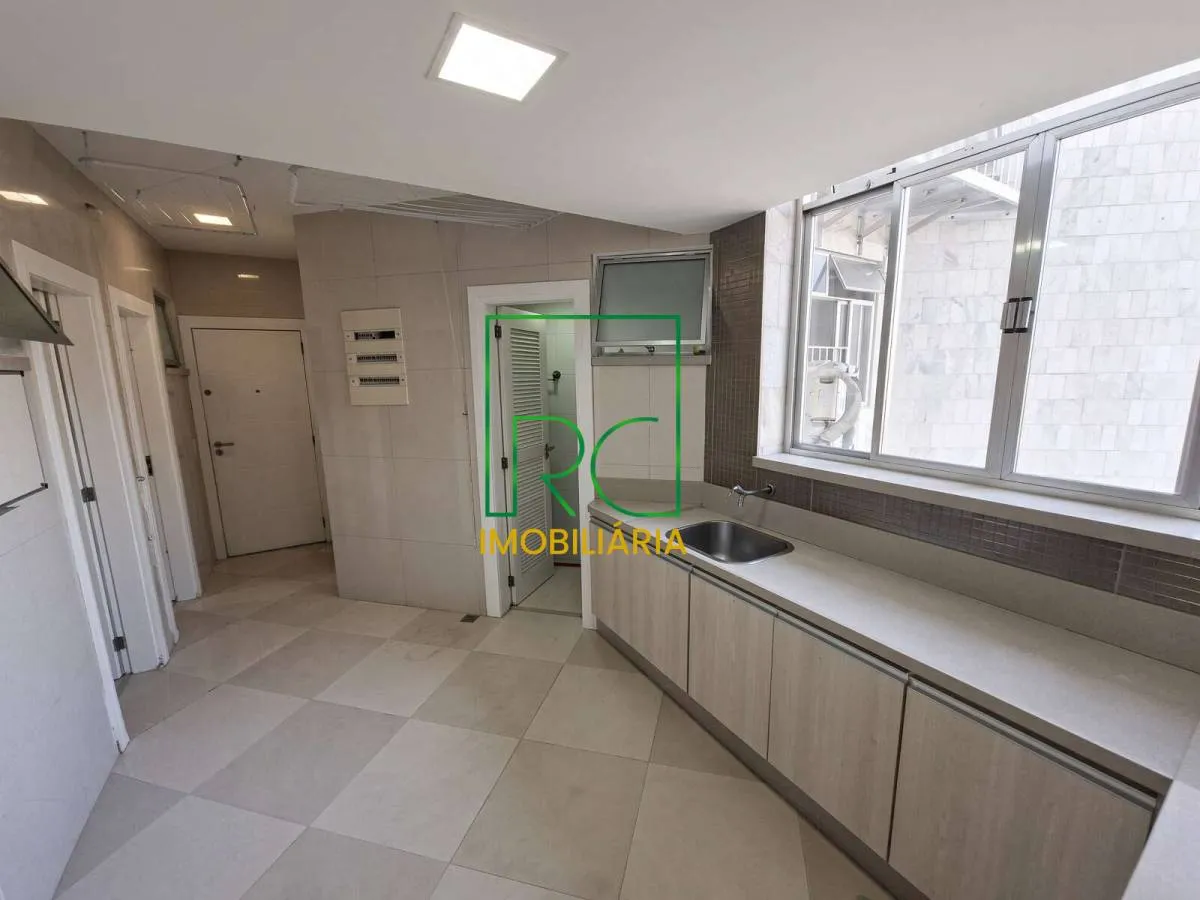 Apartamento de 300 m² com banheira e vista para a água — photo 33