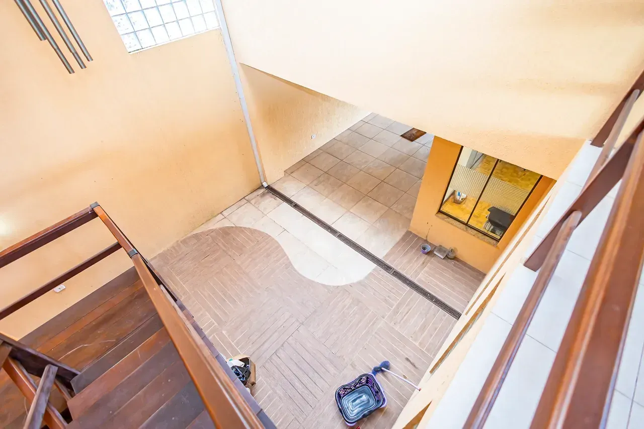 Furnished house with 5 bedrooms and 470 m² — photo 111