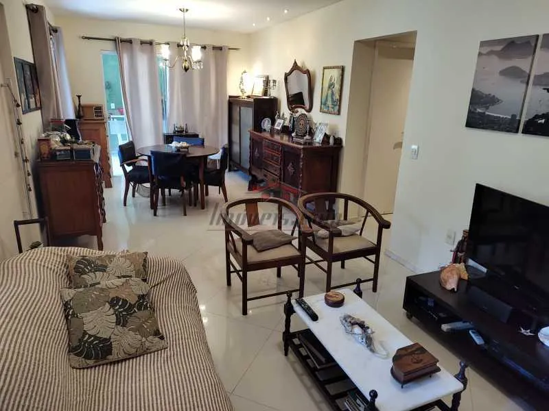 Casa duplex com 4 quartos e 3 banheiros e 6 vagas