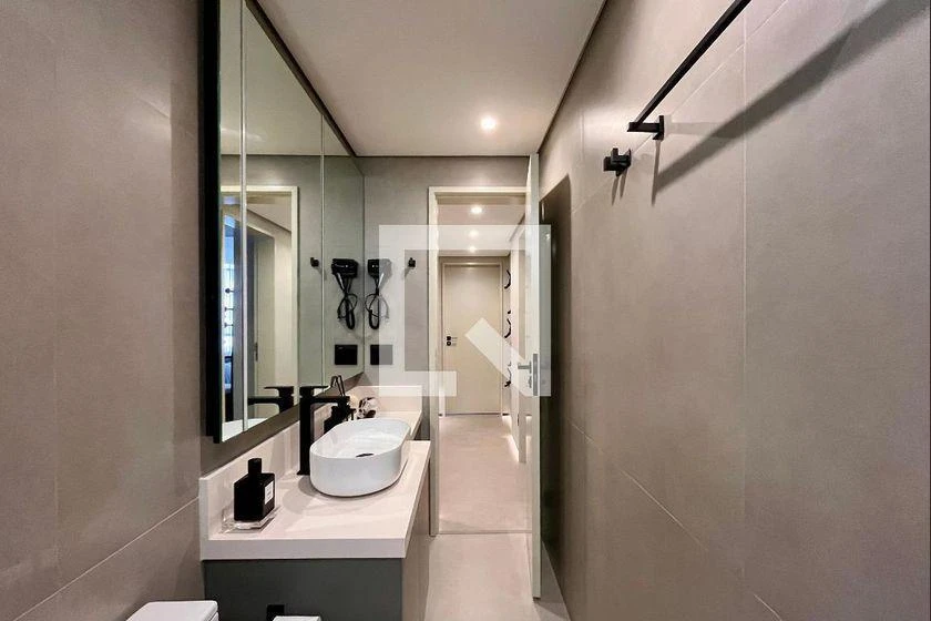 Apartamento de 150 m² com closet e janelas do piso ao teto — photo 33