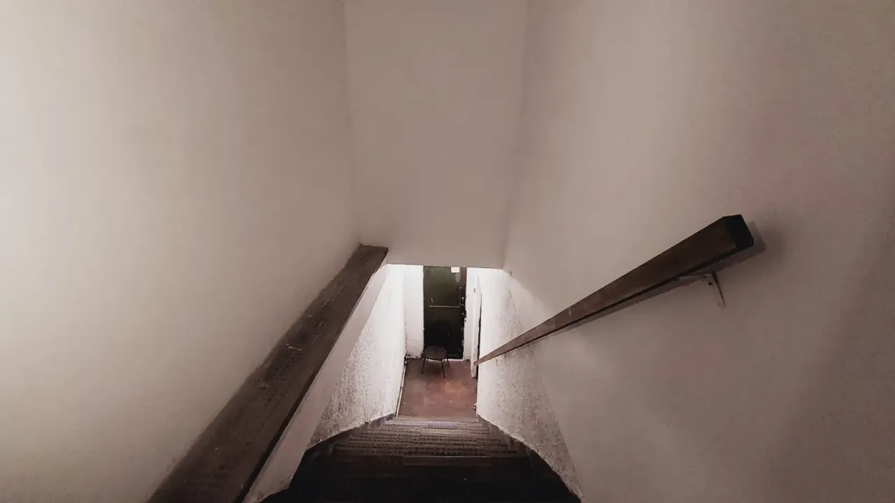 Unfurnished house with 5 bedrooms, 2 bathrooms, no parking — photo 18
