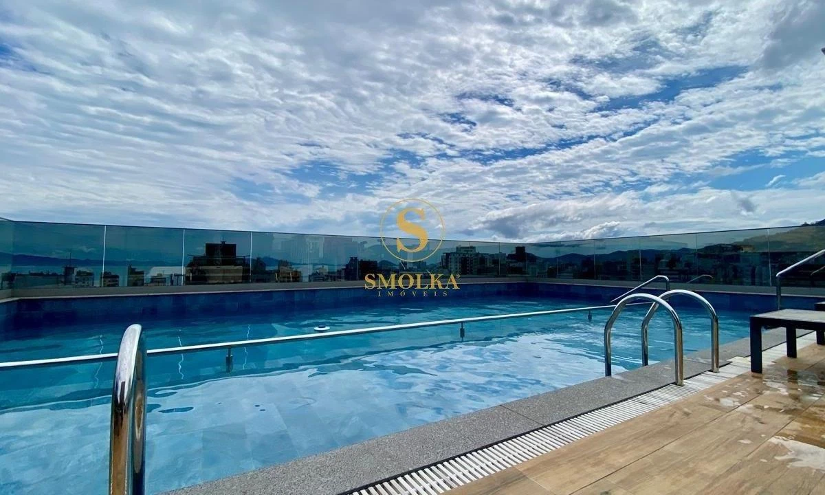 Studio in a building with a pool — photo 44