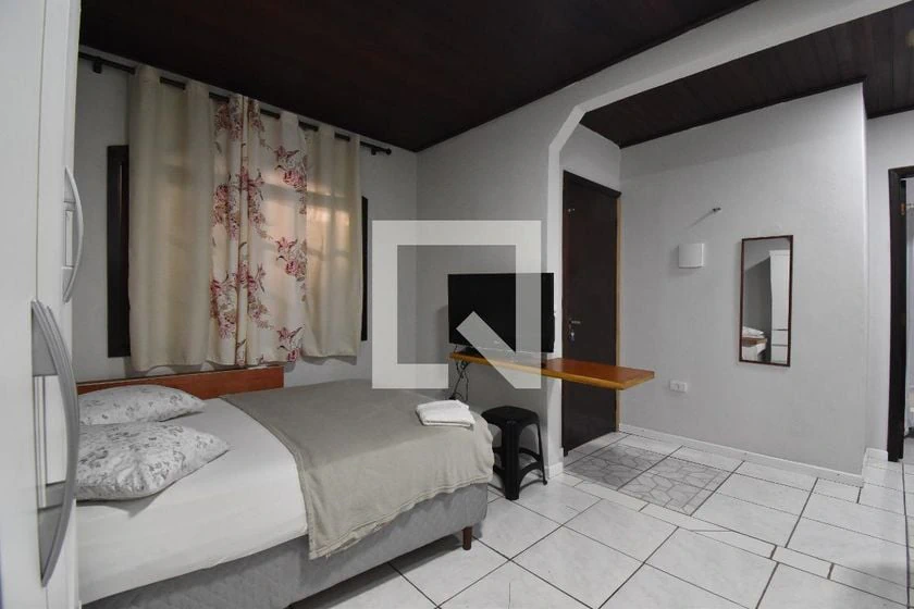 Furnished studio, 17 m², with a home office