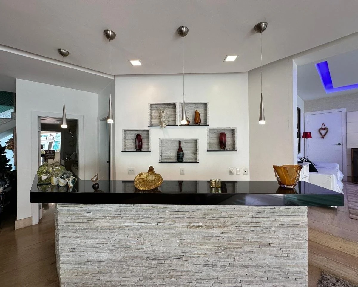Засклений балкон та 7 спалень: будинок 1000 м² — photo 22
