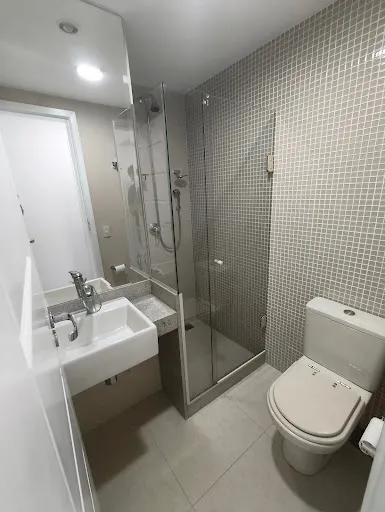 4-bedroom apartment with enclosed balcony — photo 15