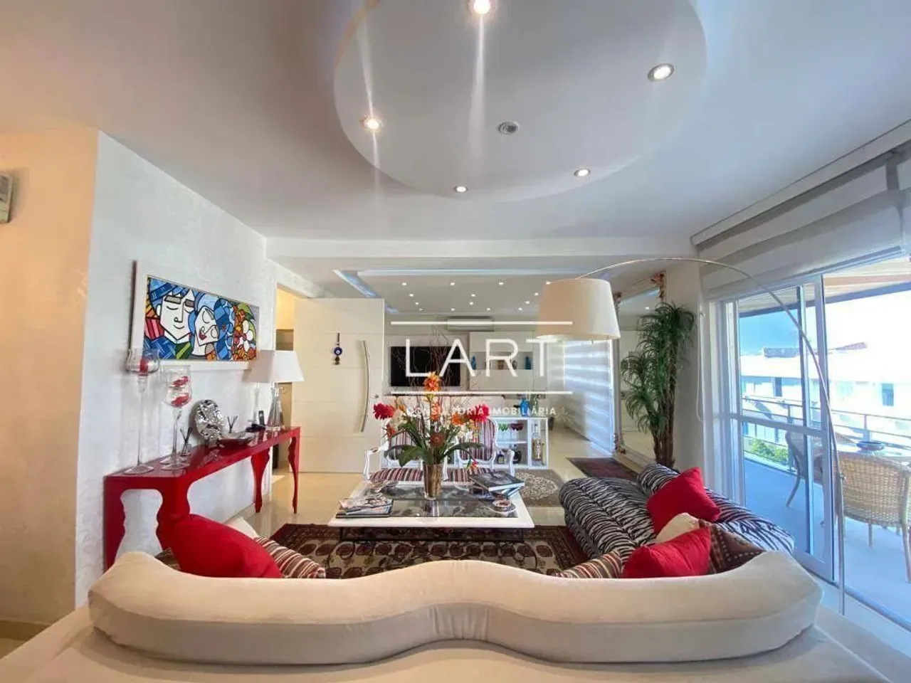 Apartamento com 4 dormitórios e 5 banheiros, 350 m² — photo 2