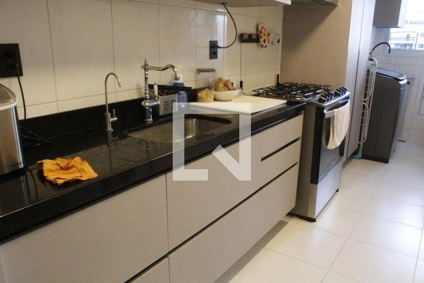 Furnished apartment, 115 m², with a glass-enclosed balcony — photo 13
