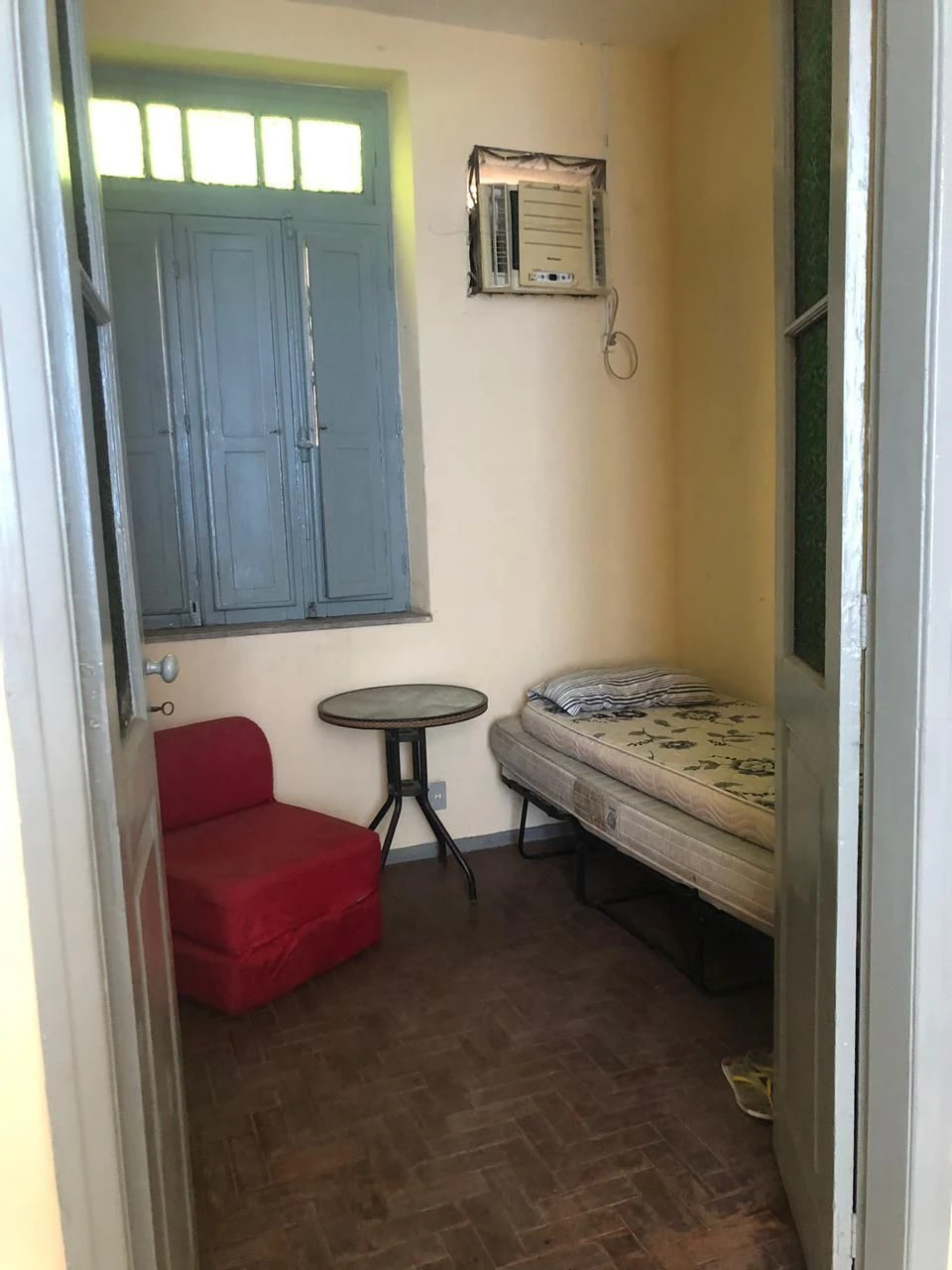Casa con 5 dormitorios y 1 baño, cocina independiente — photo 4