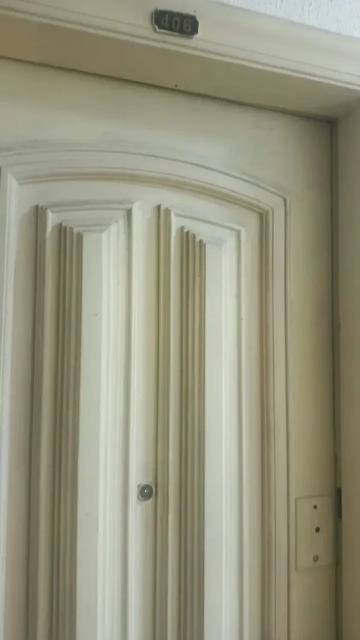 One-bedroom apartment with wood or laminate floors — photo 15