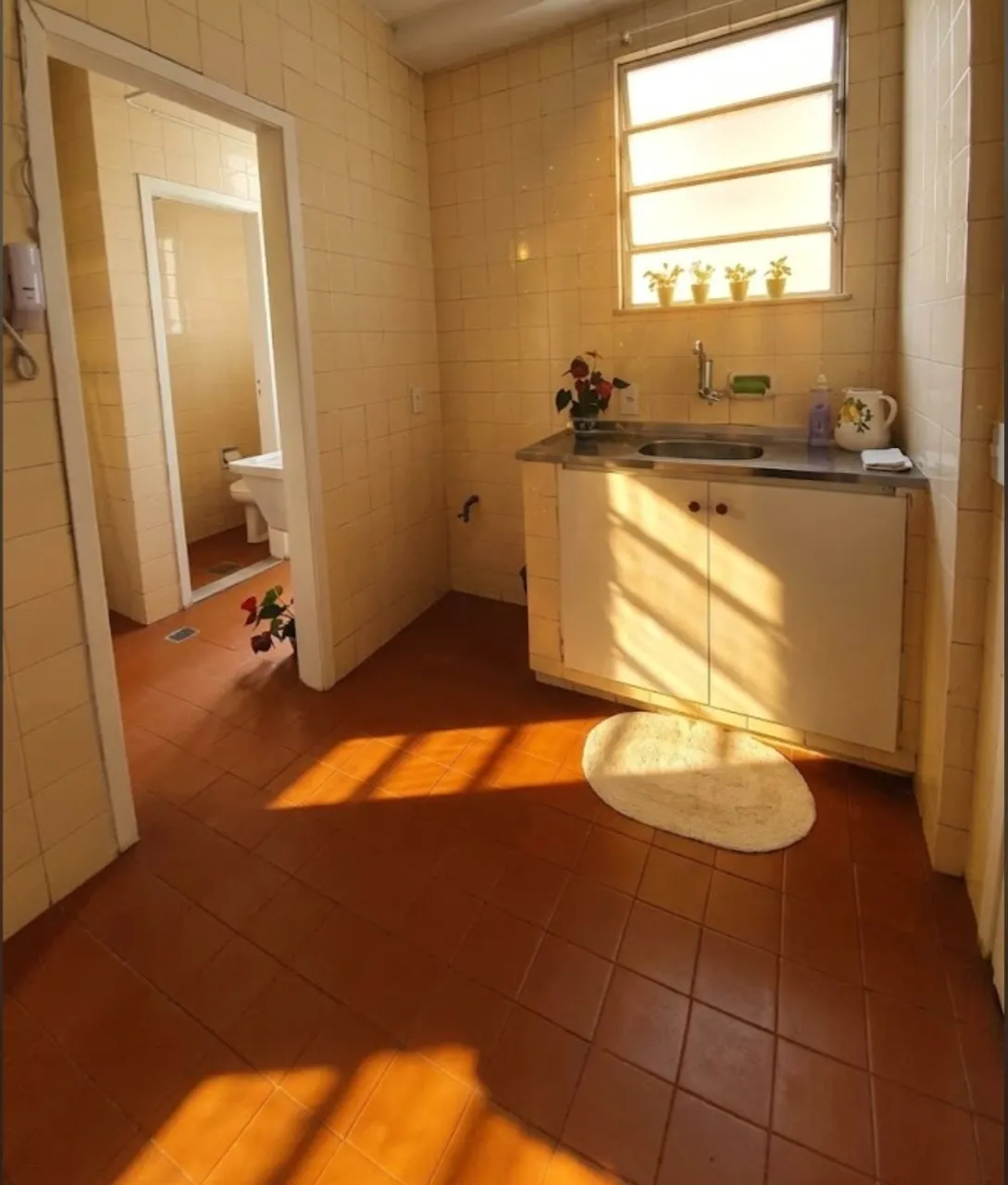 Wood or laminate floors in a one-bedroom apartment, 62 m² — photo 15