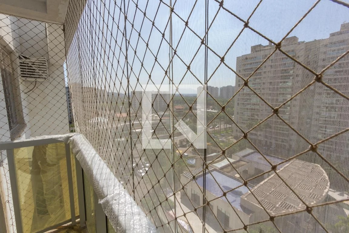 Balcony with a grill in a 2-bedroom apartment, 68 m² — photo 108