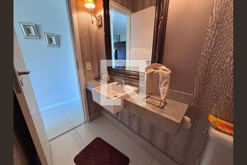 206 m² apartment with 4 en-suite bedrooms and glass balcony — photo 37