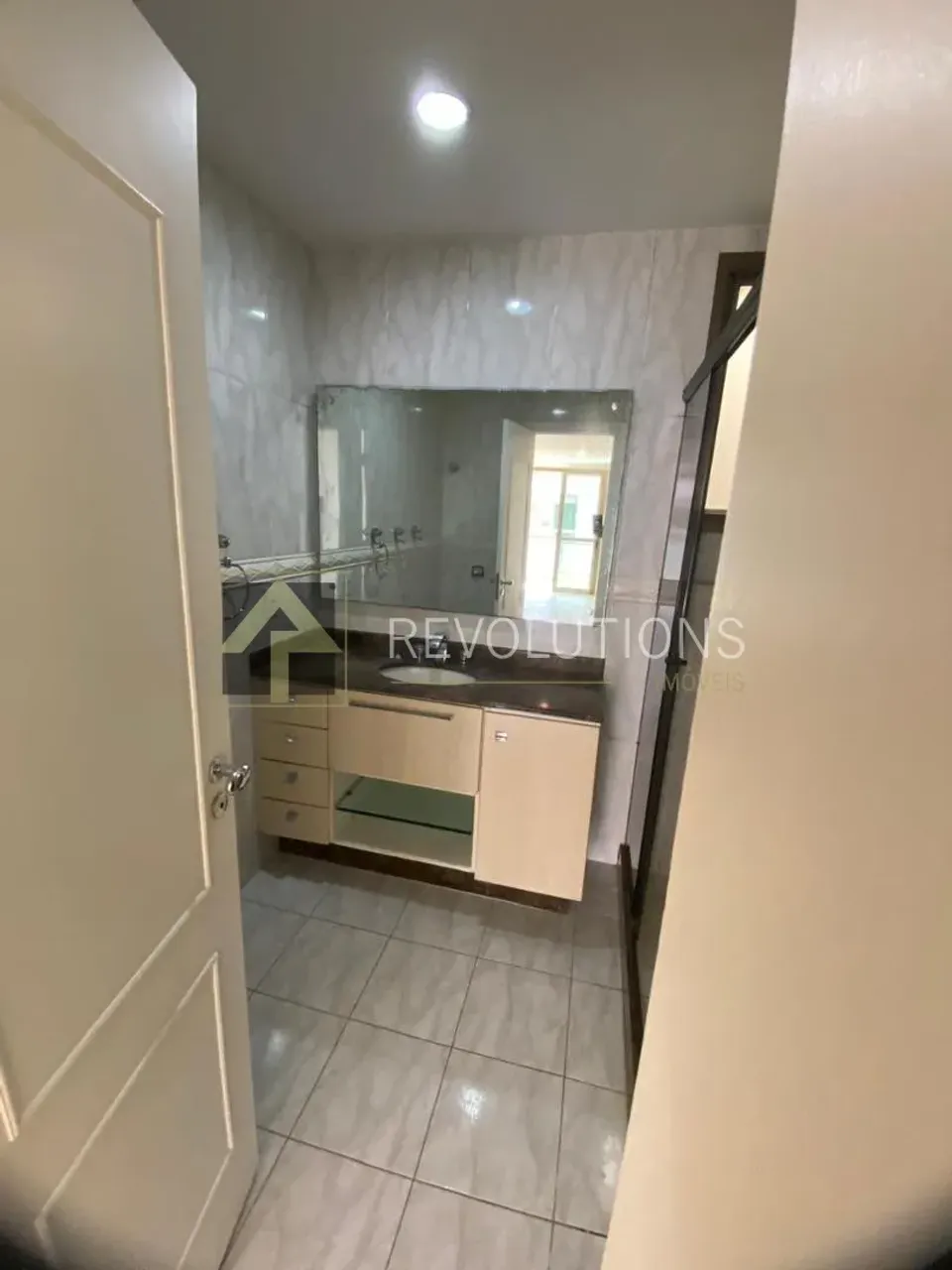 Apartamento de 3 quartos e 5 banheiros com varanda — photo 17