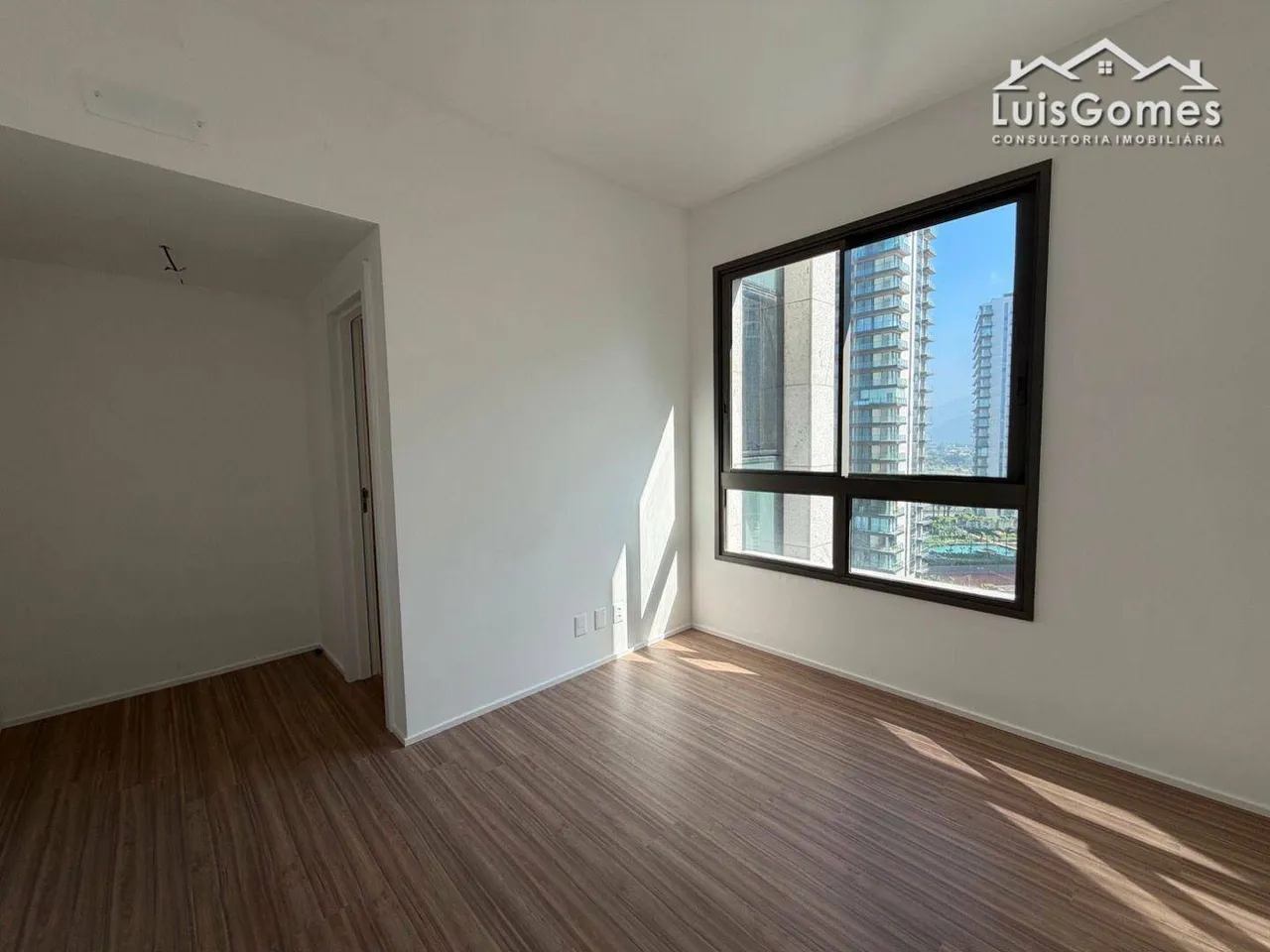 Apartment with 4 suites and a balcony view — photo 20