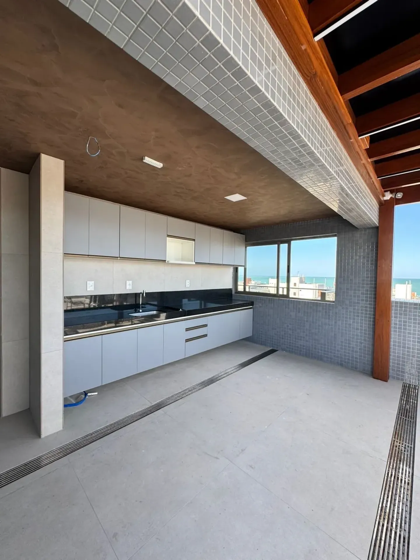 Квартира 145 м² з 4 спальнями-сюїтами та паркуванням — photo 14