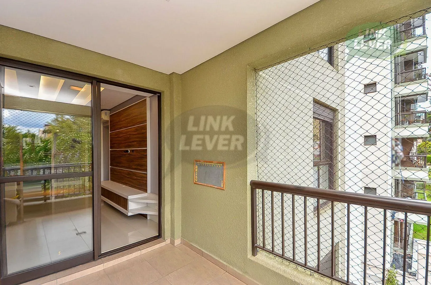 Balcony with a grill in a 3-bedroom apartment, 88 m² — photo 10
