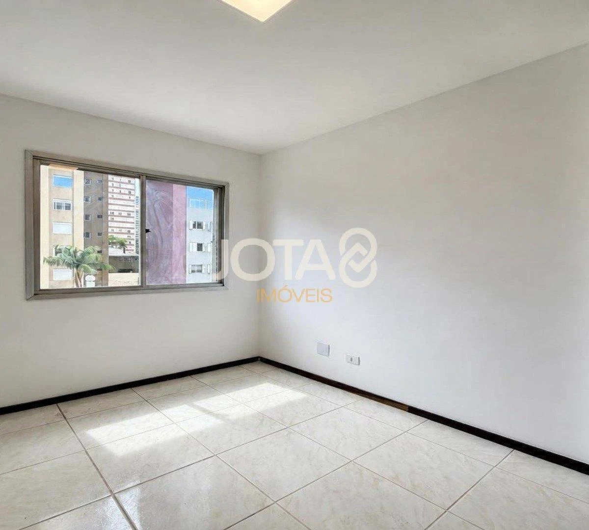 3-bedroom apartment in a building with a gym — photo 16